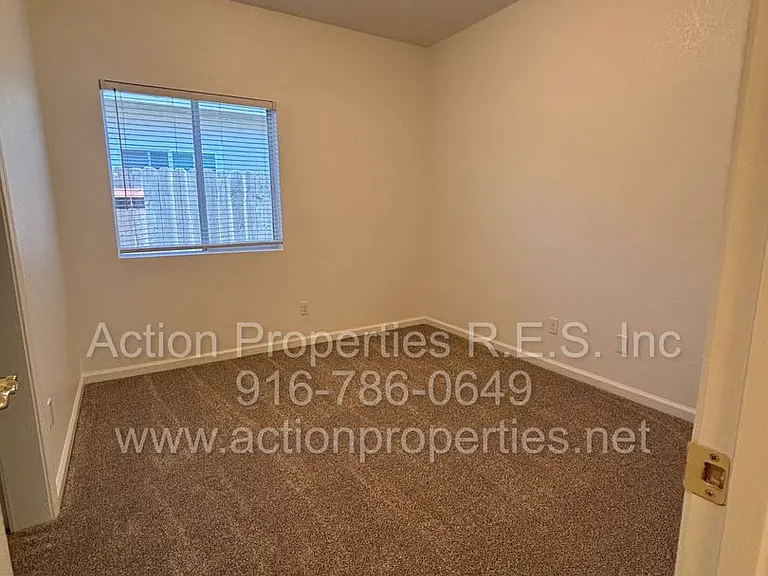 320 Bettencourt Dr — Photo 17