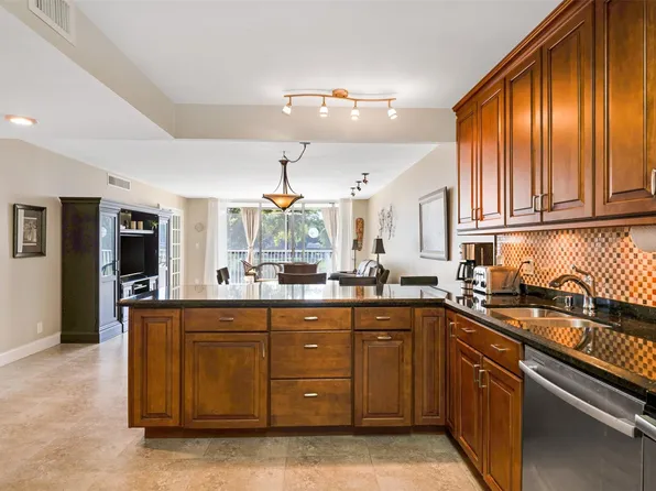 3621 Oaks Clubhouse Drive #206, Pompano Beach, FL 33069