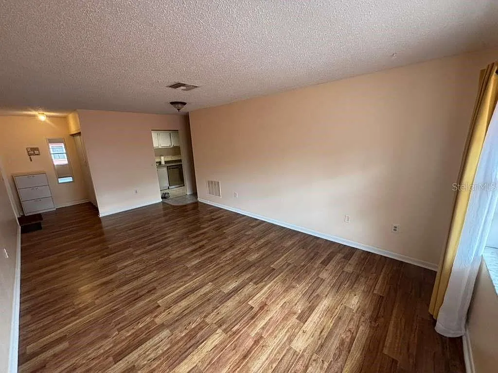 1 bed, 1.0 bath, 656 sqft, $1,300 — Photo 4