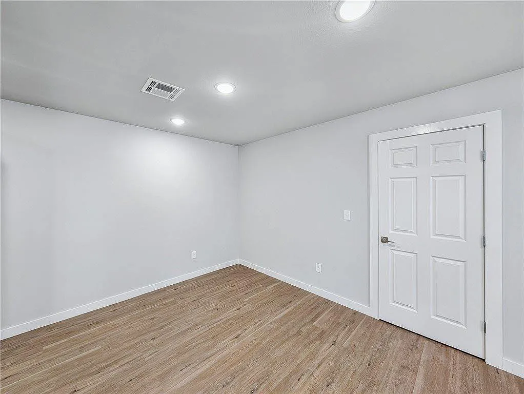 3 bed, 2512 sqft, $1,495 — Photo 4