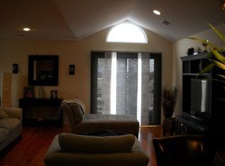 518 8th St FLOOR 3, Union City, NJ 07087