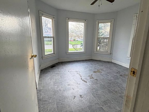 3rd image of 1020 Broadway St