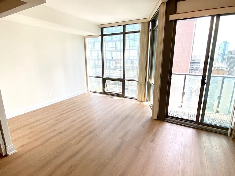 832 Bay St #2007 — Photo 19