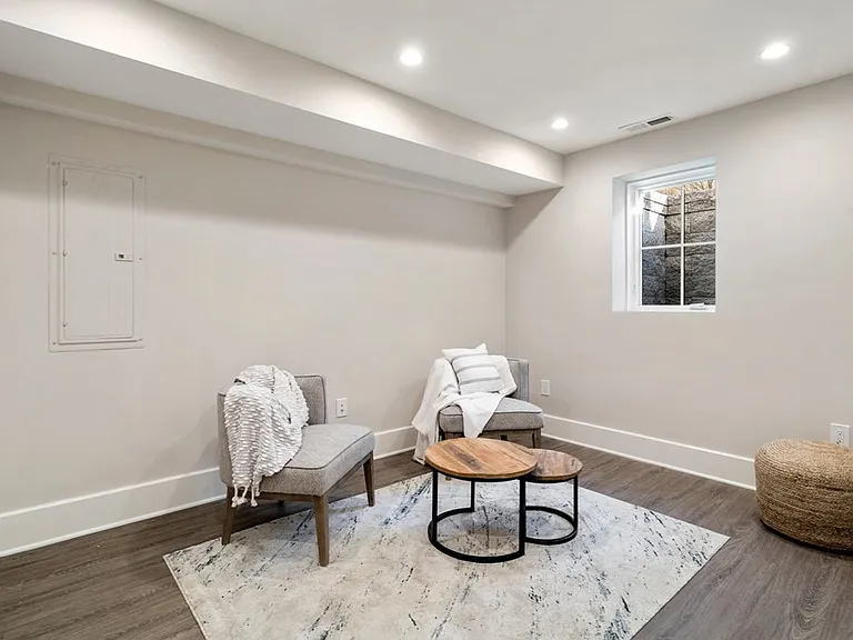 180 Adams St #5 — Photo 16