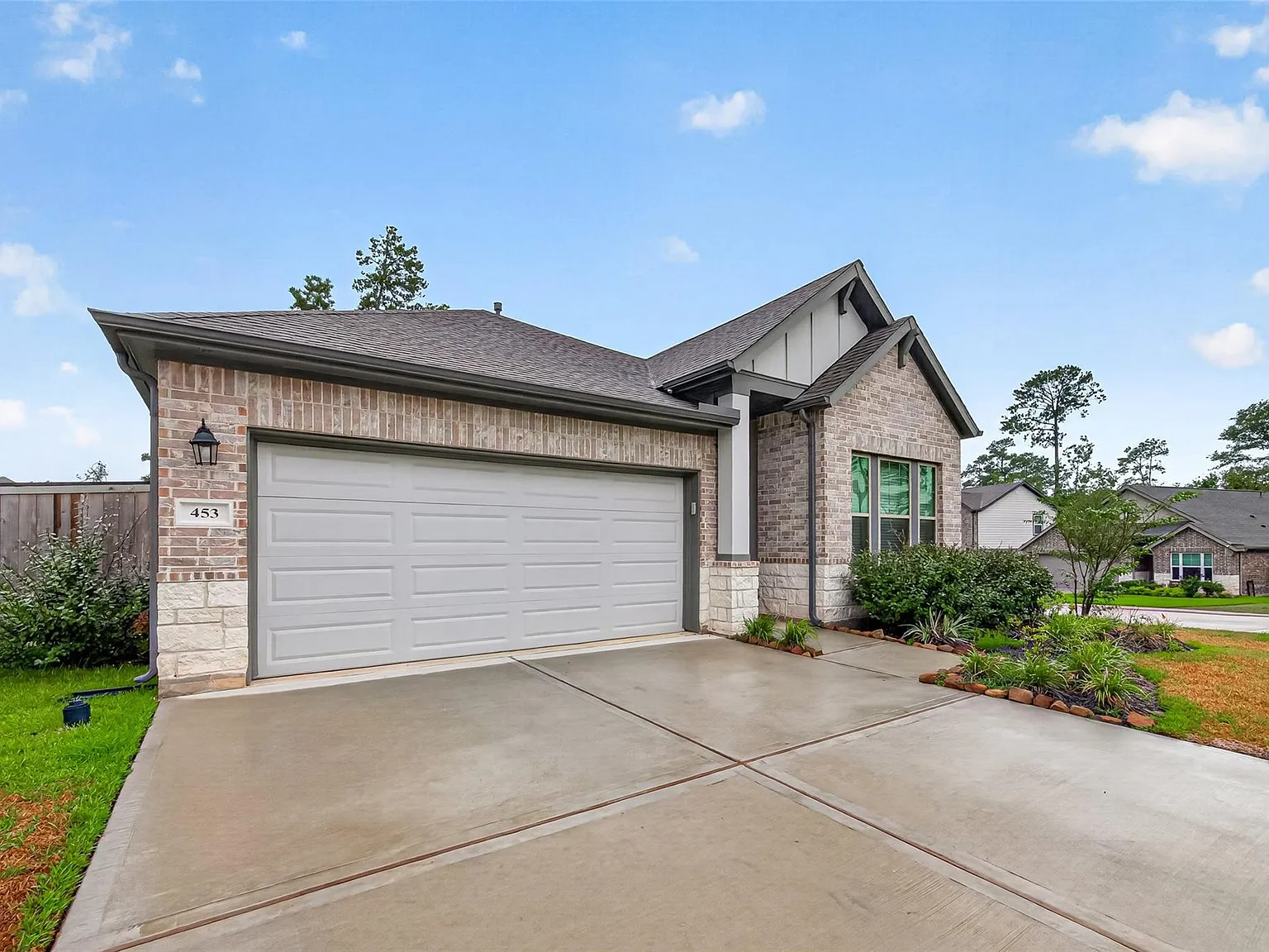 3 bed, 2.0 bath, 2158 sqft, $2,650 — Photo 2