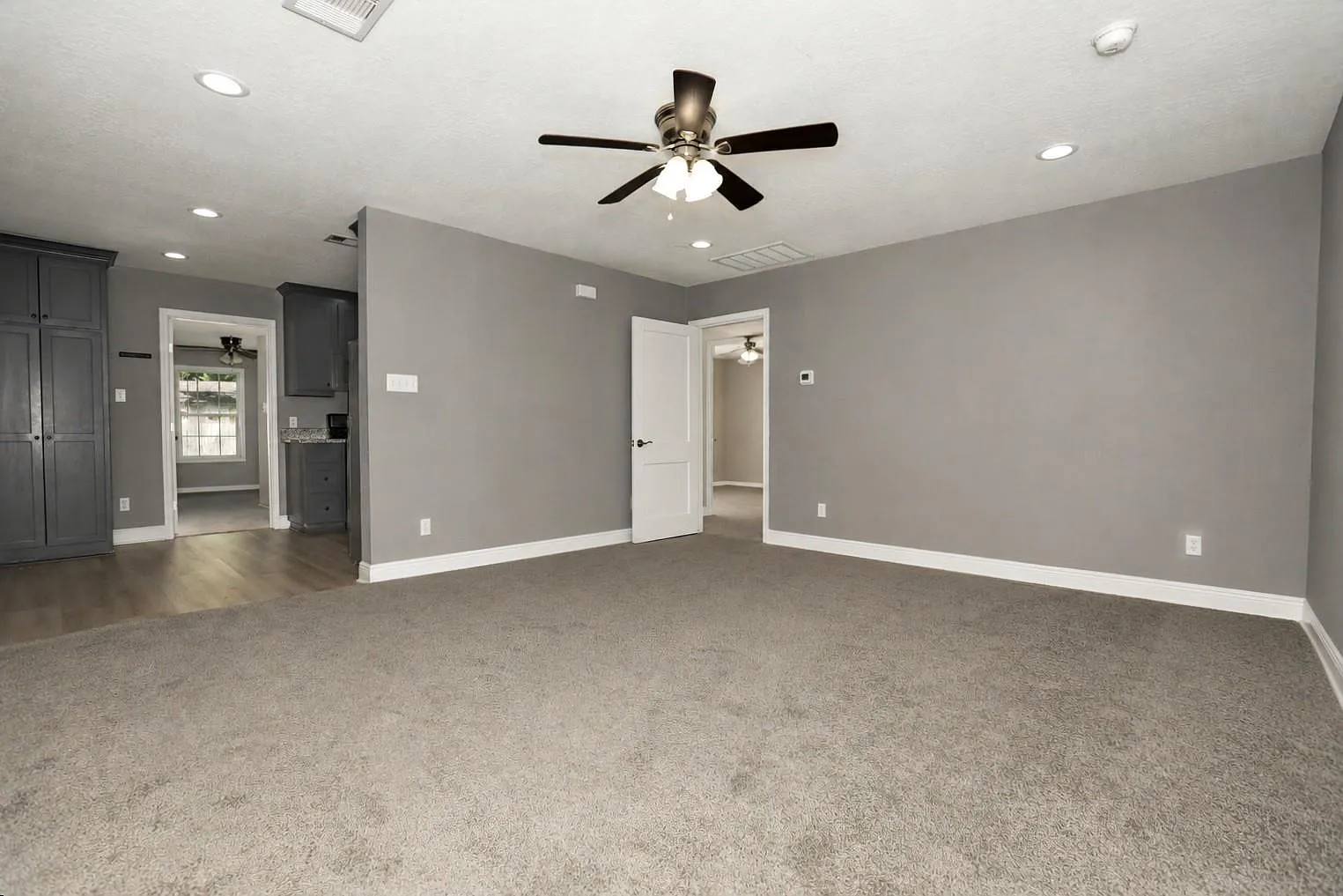 3 bed, 2.0 bath, 1063 sqft, $1,650 — Photo 4