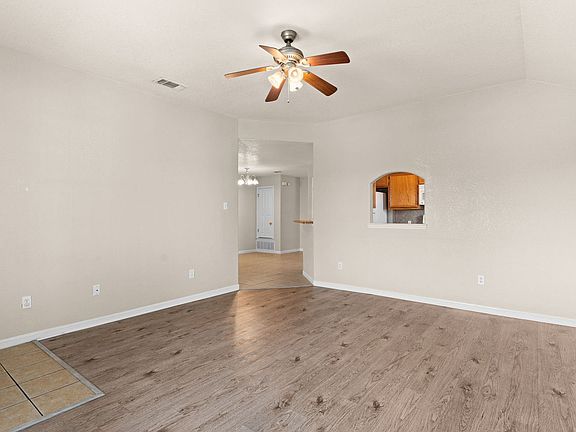 4th image of 907 Yi Dr #B