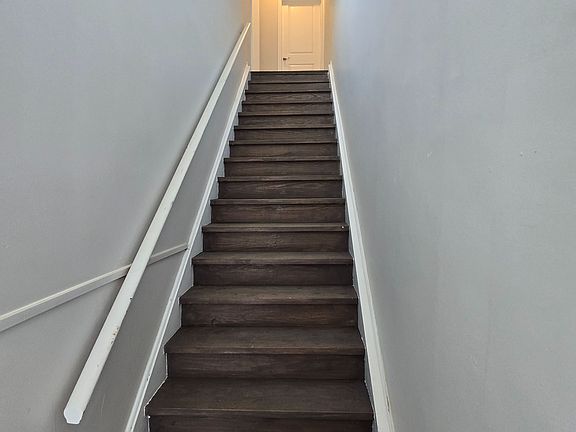 3rd image of 936 E Main St #1