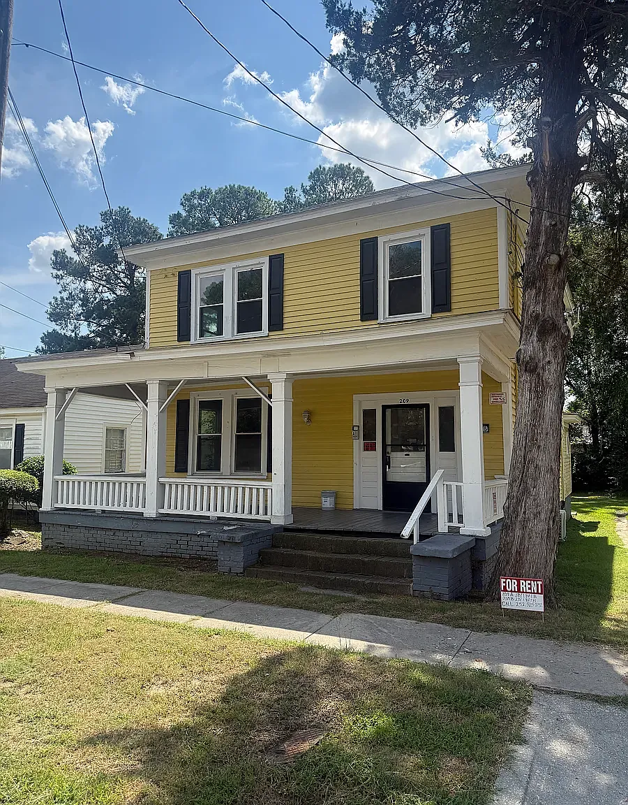 3 bed, 1100 sqft, $1,200 — Photo 1