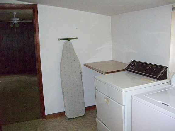 Includes Washer/Dryer 