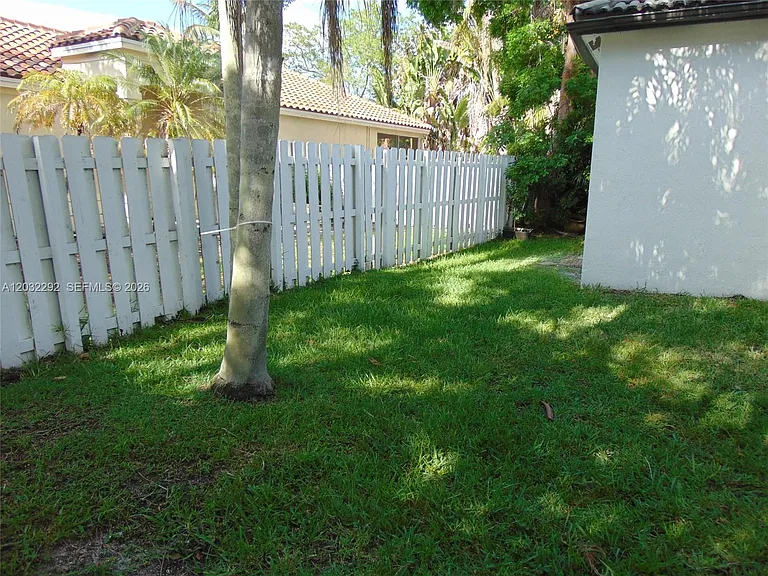 624 Vista Meadows Dr — Photo 22