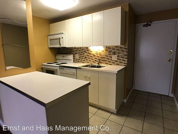 2nd image of 225 W 6th St APT 306