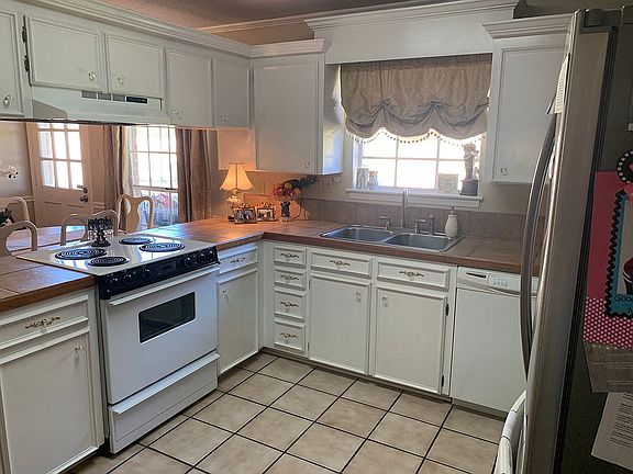 4th image of 1101 Broadmoor Blvd