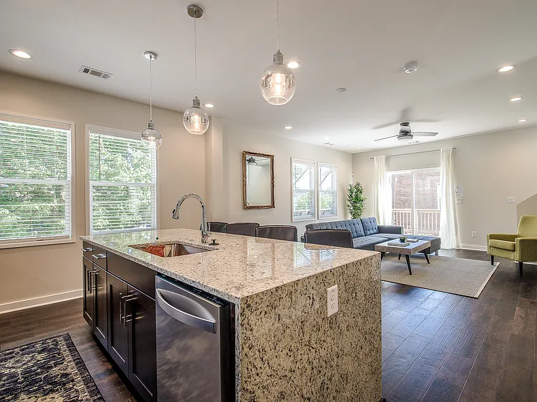 211 Crumley St SW — Photo 12