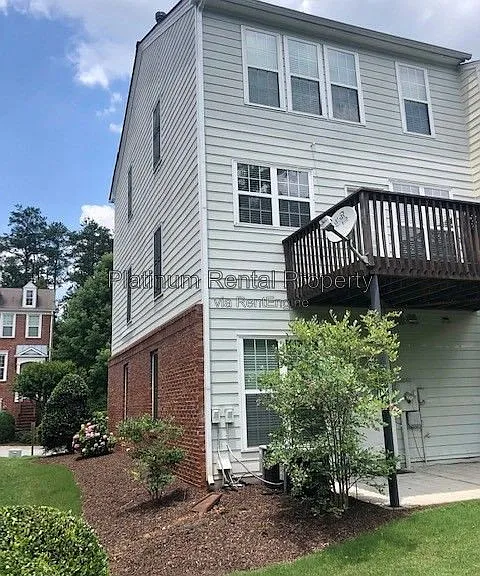 221 Balaban Cir — Photo 3