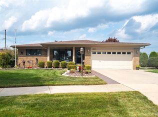 29401 Bon Mar Dr, Warren, MI 48088