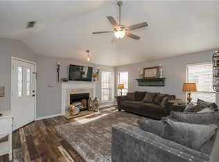 1105 Appleton Dr, Mansfield, TX 76063