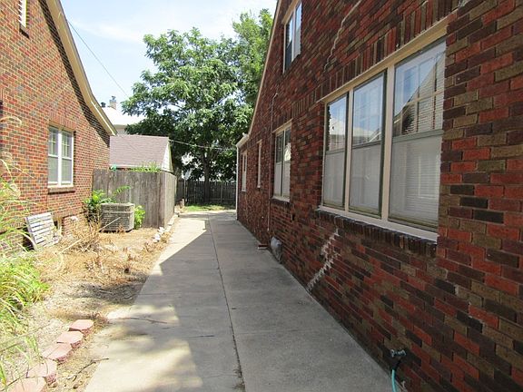 2nd image of 905 S Santa Fe Ave