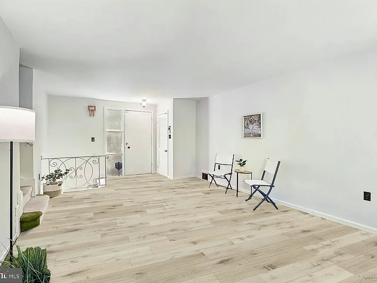 7608 Wellesley Dr — Photo 8