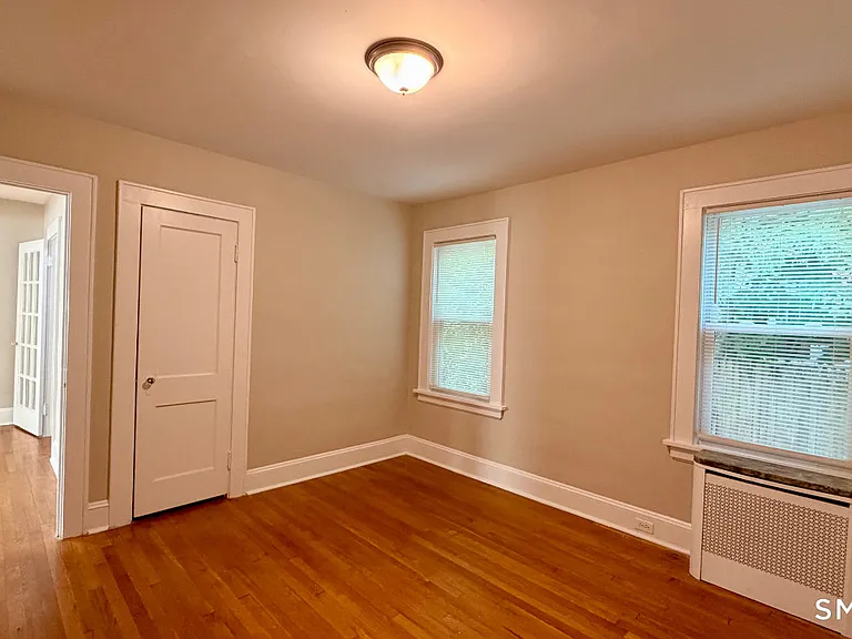 77 Astoria Ave — Photo 14