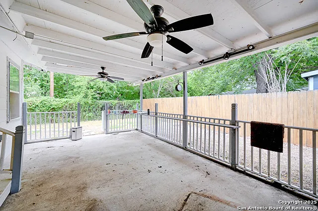 2231 W Woodlawn Ave — Photo 28