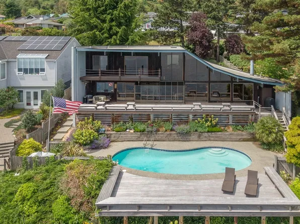 25836 Gold Beach Drive SW, Vashon, WA 98070
