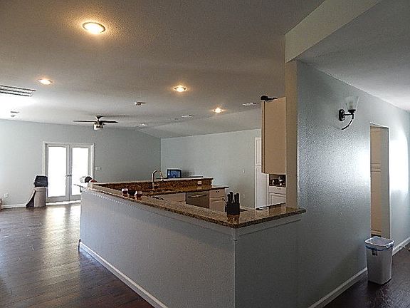 5th image of 213 W Canal Dr