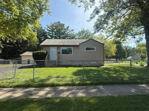 1945 Creek Rd, Waukegan, IL 60087