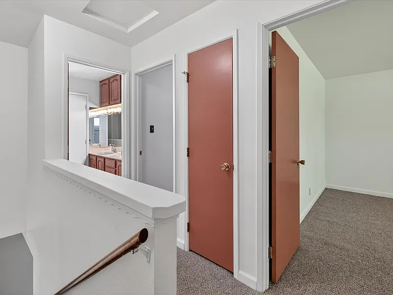 106 Smithridge Park — Photo 16