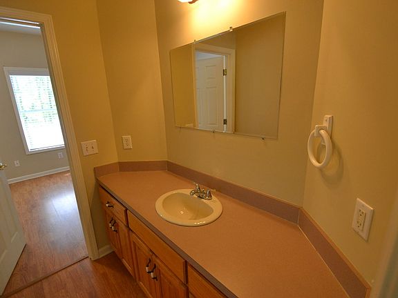5th image of 5001 Lake Forest Dr SE