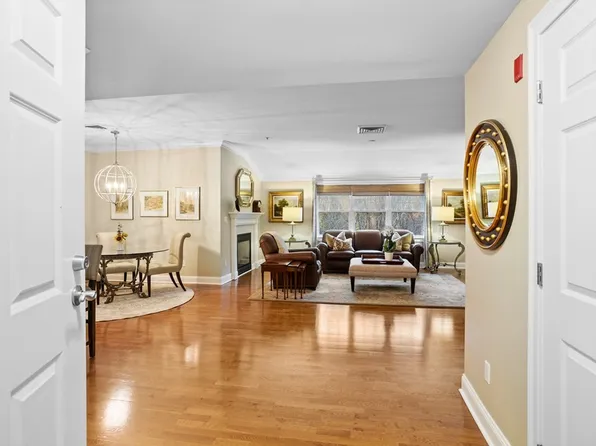 95 Conant St Unit 403, Concord, MA 01742
