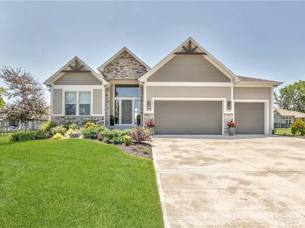 16563 S Loiret St, Olathe, KS 66062