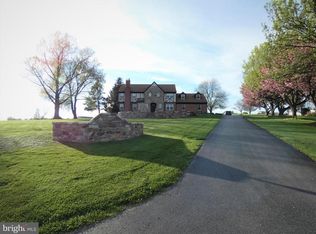 2465 Bluegrass Ln, Ronks, PA 17572