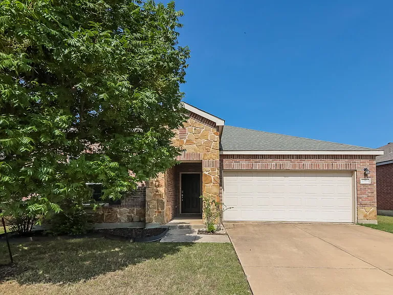 1724 Gayla Creek Dr — Photo 1