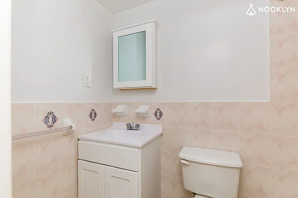 Rented by Nooklyn NYC LLC | media 17