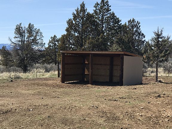 Horse shelter