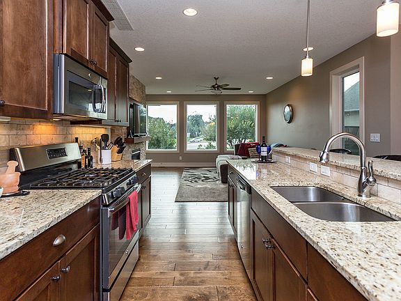 3rd image of 7170 Cody Dr Unit 1000