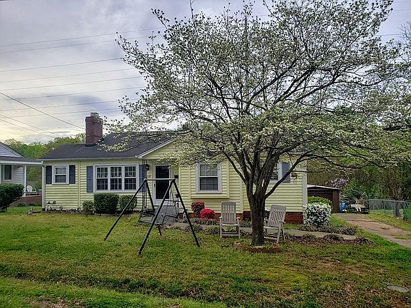 3rd image of 115 Lenore Ave