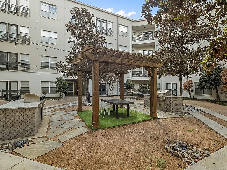 5 Mockingbird Apartments — Photo 31