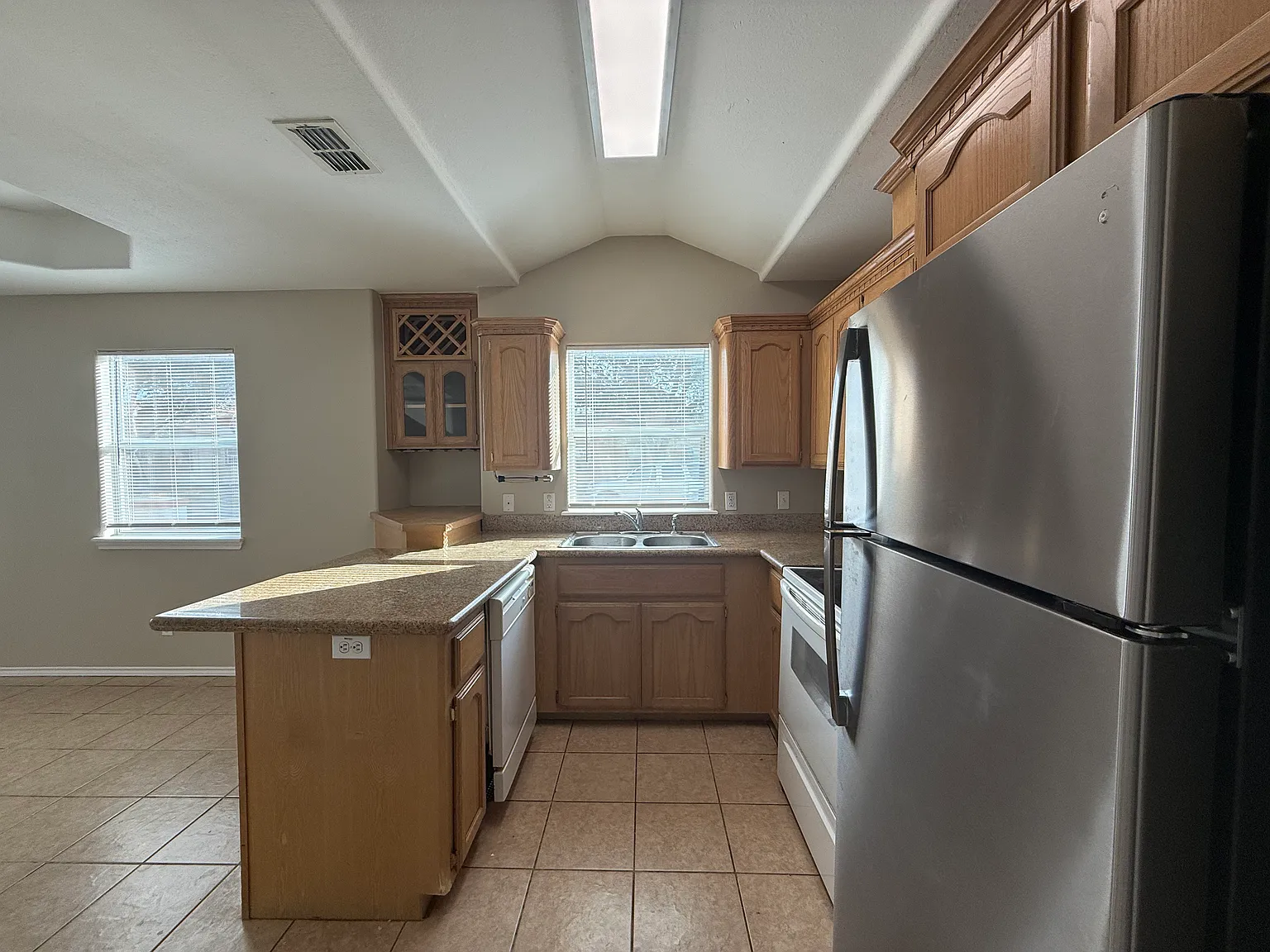 2 bed, 1022 sqft, $950 — Photo 3