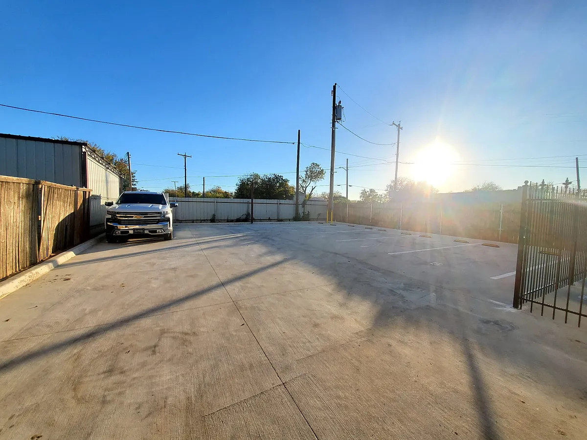 Building Photo - 2708 E Vickery Blvd #100