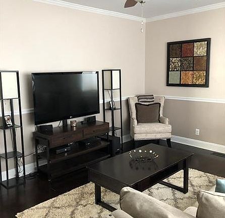 4th image of 1004 Vine St
