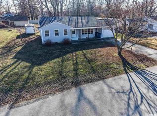 110 Hickory St, Flora, IL 62839