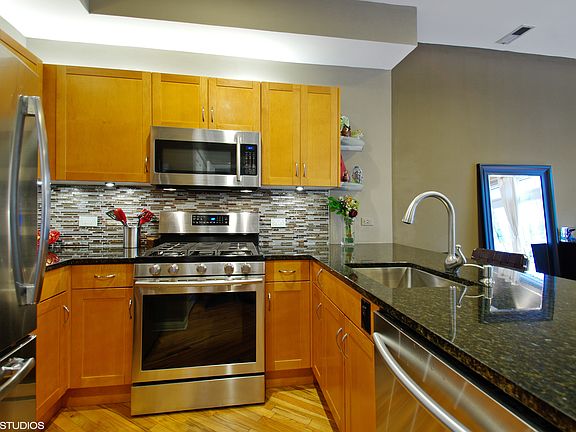 3rd image of 3308 N Greenview Ave #C