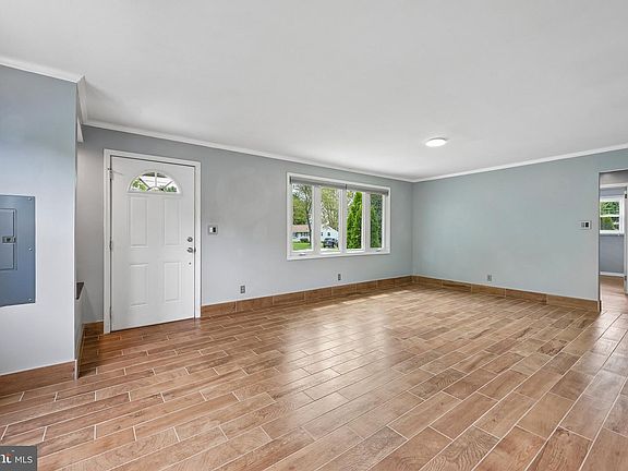 3rd image of 36 Nassau Rd