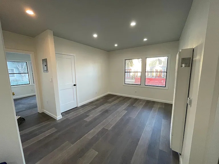 2033 E 4th St #2 — Photo 3