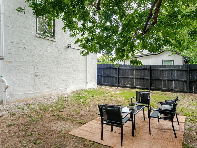 2737 Stuart Dr — Photo 34