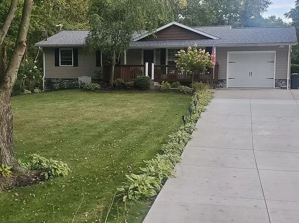 1410 Willowood Dr, Mogadore, OH 44260