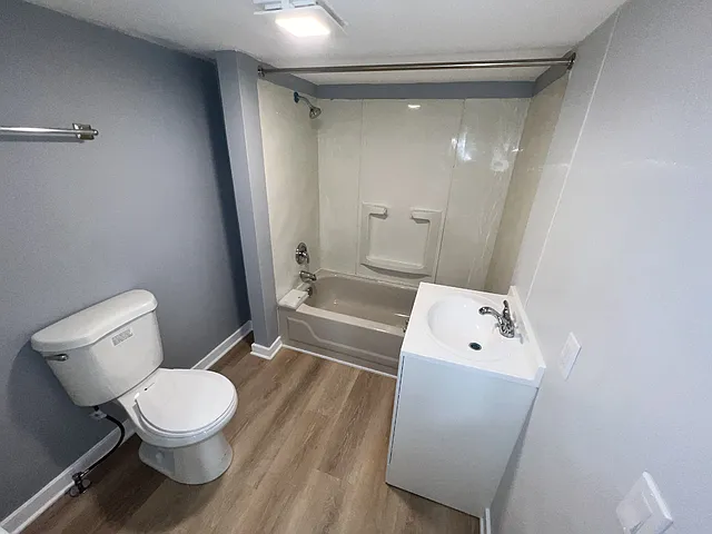 1108 E 9th St #1B — Photo 13