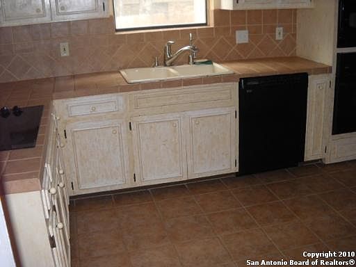 5th image of 8207 BRIXTON ST